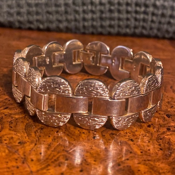 Vintage 1980’s Chunky Oval Link Gold Tone Textured Bracelet - Picture 1 of 4
